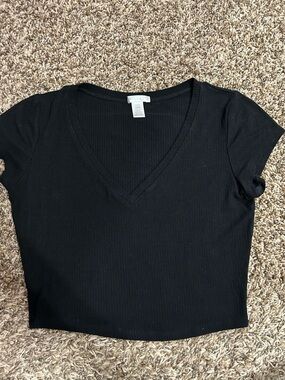 Bozzolo Black Ribbed V-Neck Short Sleeve Top